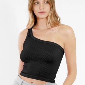 4/$16 ❇️ NIKIBIKI Black One-Shoulder Ribbed Crop Tank